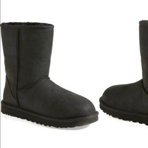 Black leather ugg size 7